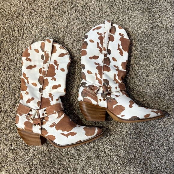 ARiderGirl Evon Women’s Knee-High pointed Toe Pull Up Metal Buckle Boot - Picture 7 of 8